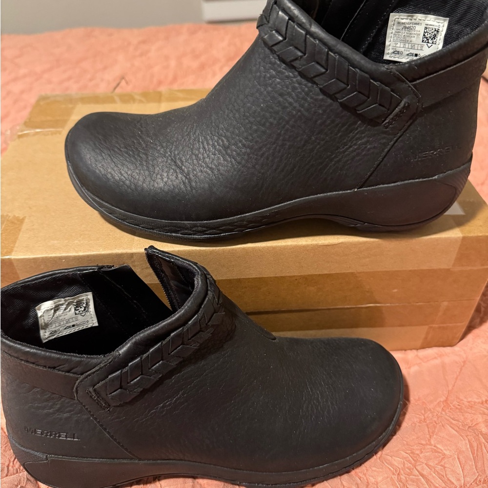 Merrell Textured Black Ankle Booties